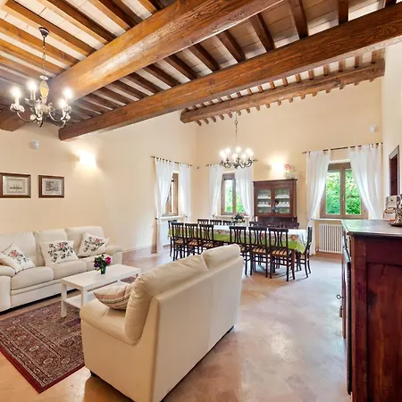 Beautiful In With Swimming Pool 别墅