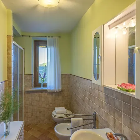 Beautiful In With Swimming Pool 别墅 *